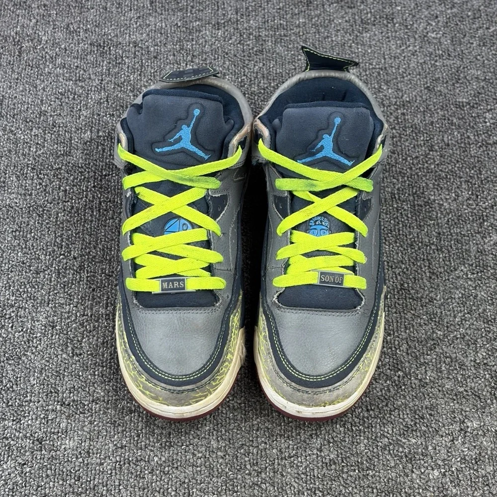 Nike Air Jordan Son of Mars Low Gray Volt 580604-012 Youth Size 5.5Y Sneakers